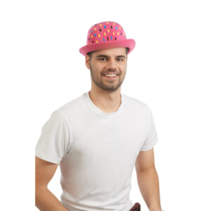 rosa Hut mit bunten Punkten