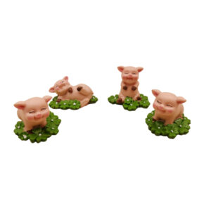 Lustiges Schweinchen auf Kleewiese