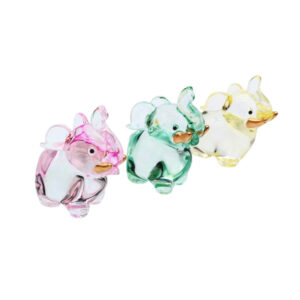 bunter Glaselefant mit goldenen Stoßzähnen sort.