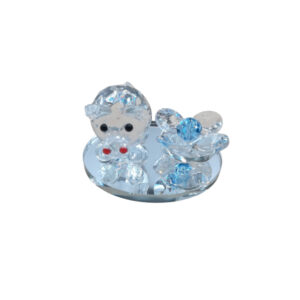 geschliffenes Glasschwein mit Blume