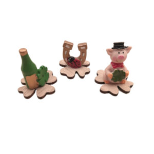 Glücksbringer auf Holzkleeblatt sort.