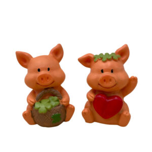 Schweinchen mit Kleekette oder Kleekörbchen sort.