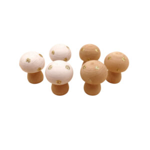 Holzpilze mit Glitterpunkte