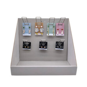 Display mit Ohrringen