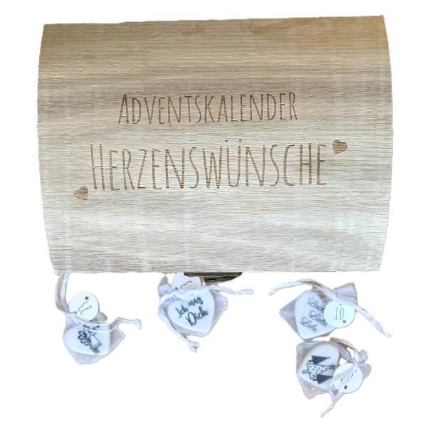 Adventkalender mit 24 Porzellanherzen
